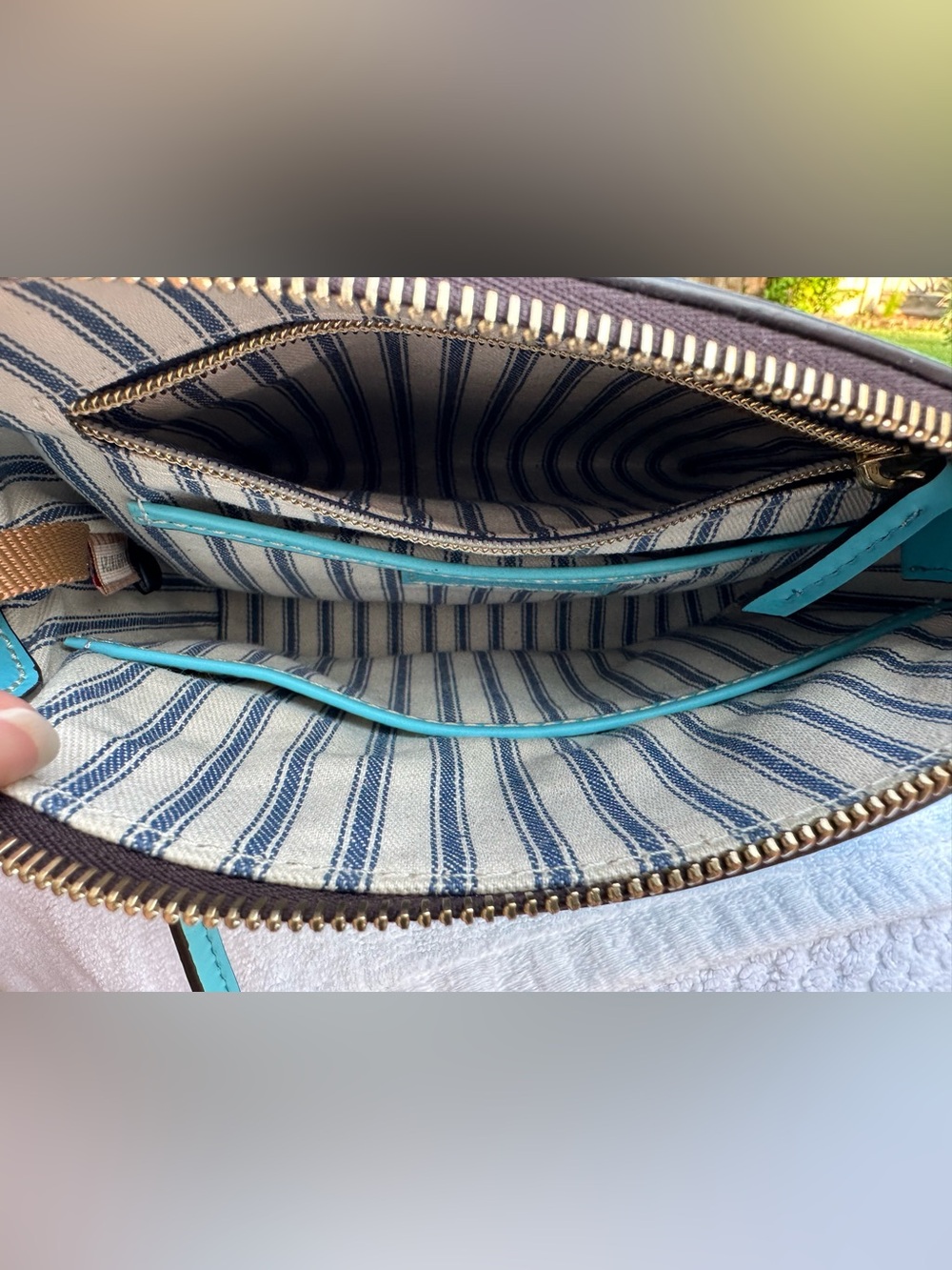 Dooney & Bourke Smooth Leather Small Domed Zip Crossbody Bag Turquoise - Picture 7 of 11